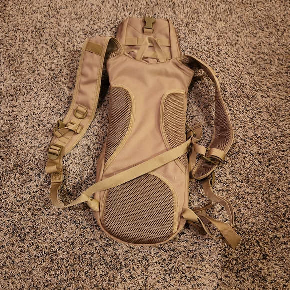 Tactical Hydration Pack - Picture 3 of 3